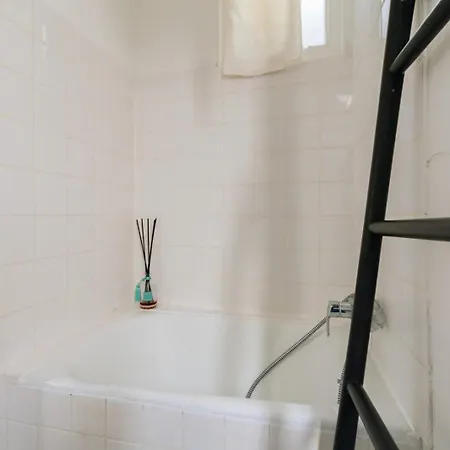 Charming Studio Latin Quarter!
